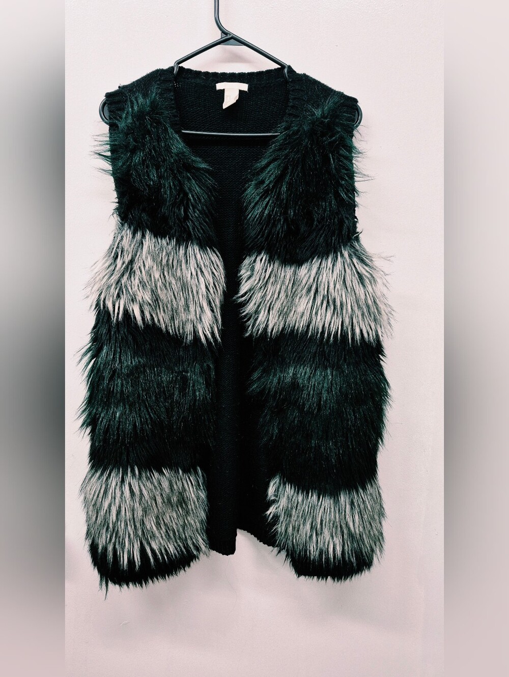 🌼5/$20 H&M Medium Color Block Shag Knit Vest Size Medium